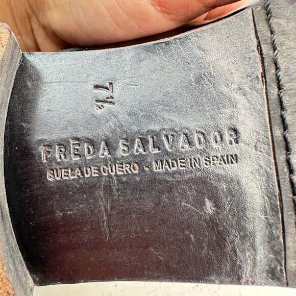 Freda Salvador Women Size 7.5 Black Patent Leather Plain Toe Lace Up Ankle Boot - Picture 10 of 11